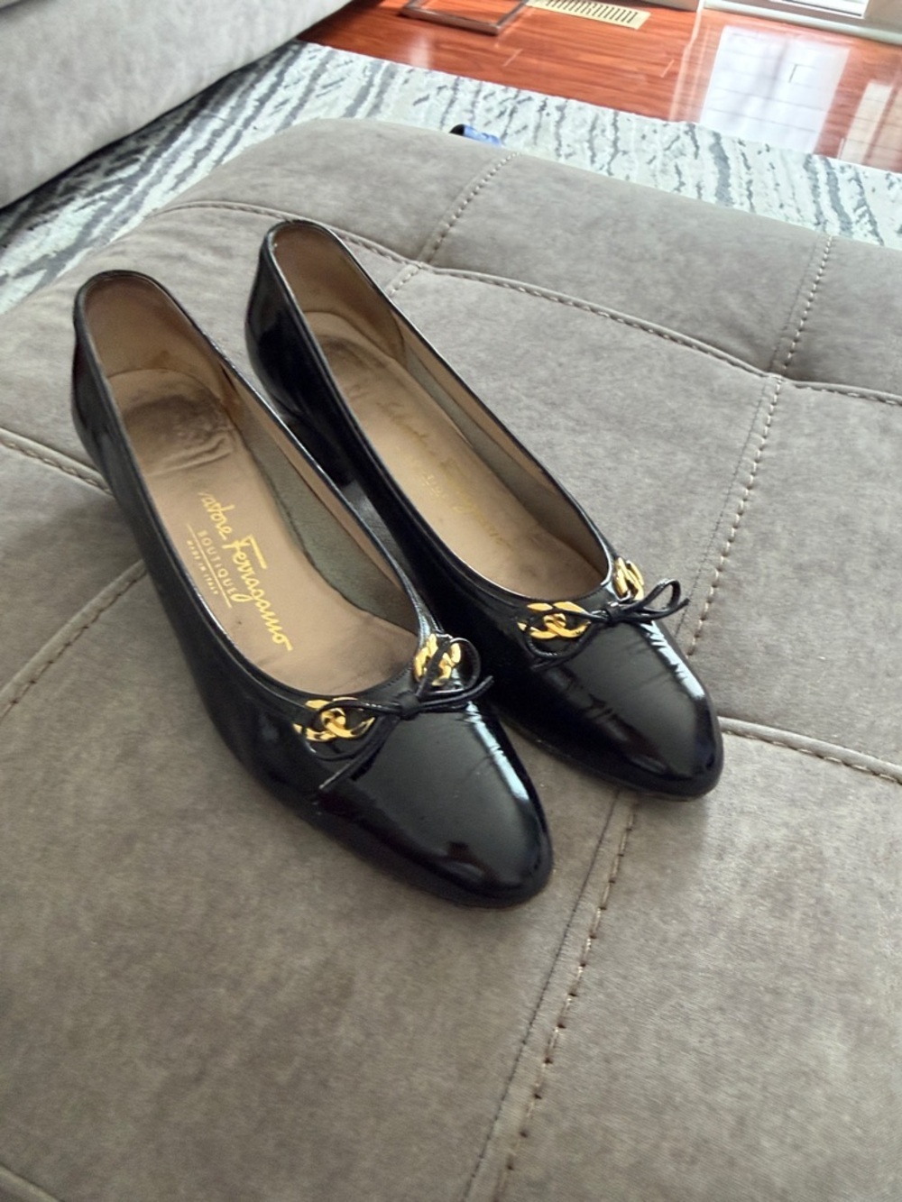 vintage black patent leather Salvatore Ferragamo black gold-toned bow buckle. 7
